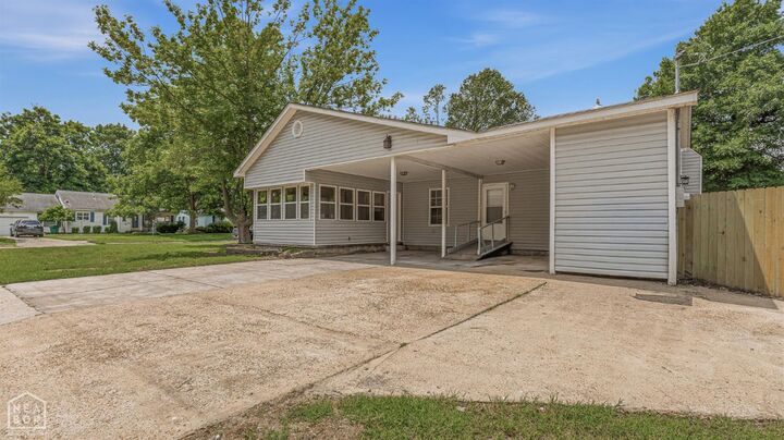 Property Photo:  700 W Hardin Street  AR 72315 