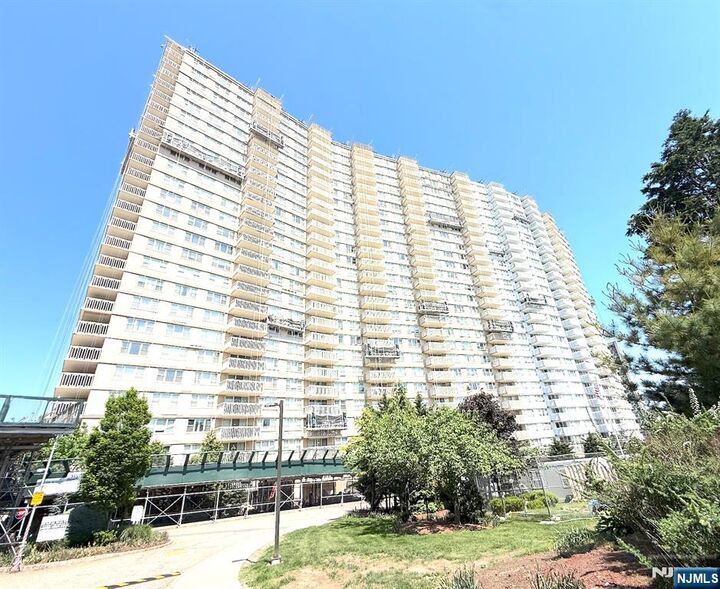 Property Photo:  555 North Avenue 7K  NJ 07024 
