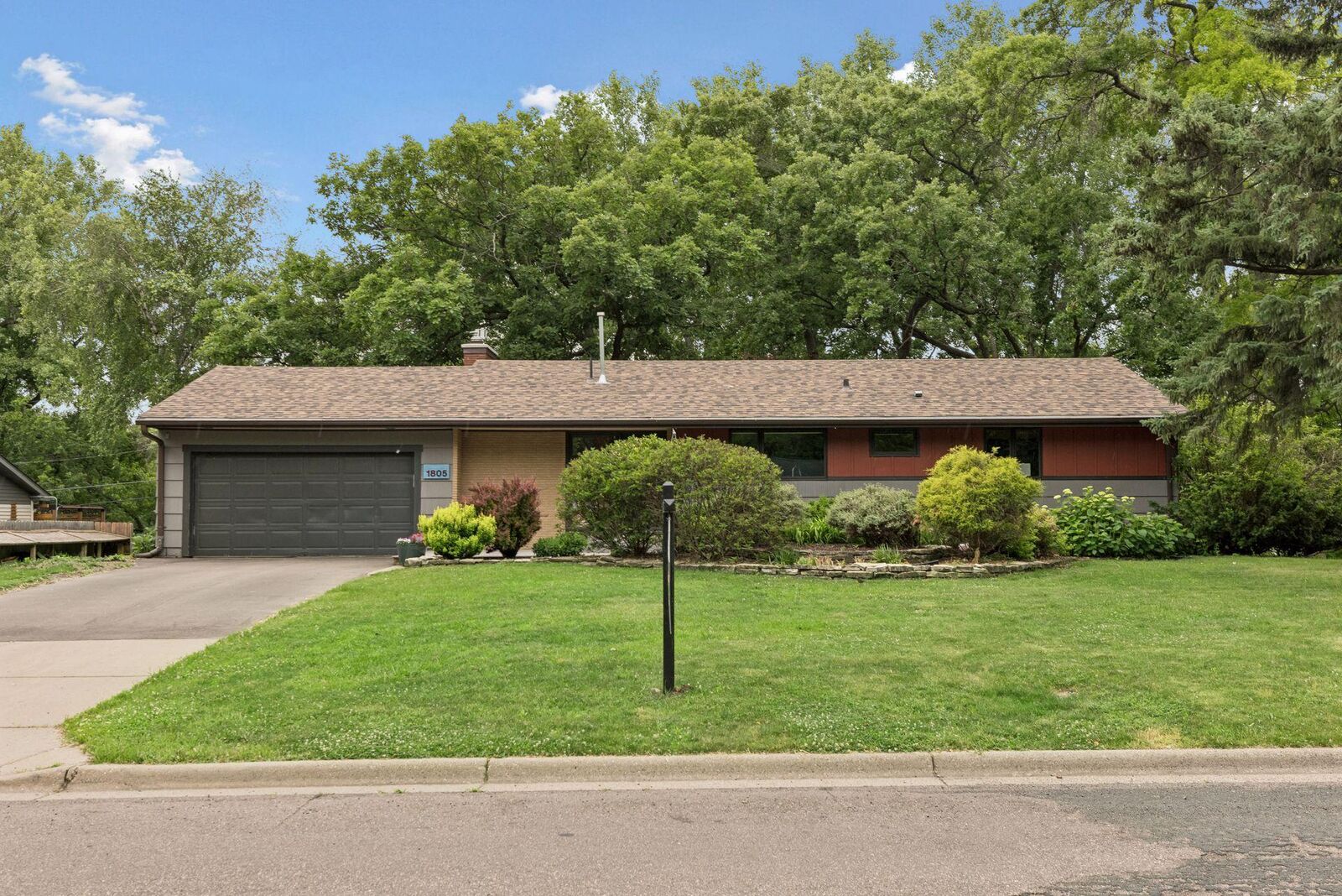 Property Photo: 1805 Hampshire Lane N MN 55427