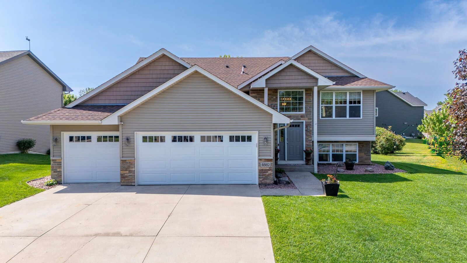 Property Photo:  4882 87th Street NE  MN 55362 