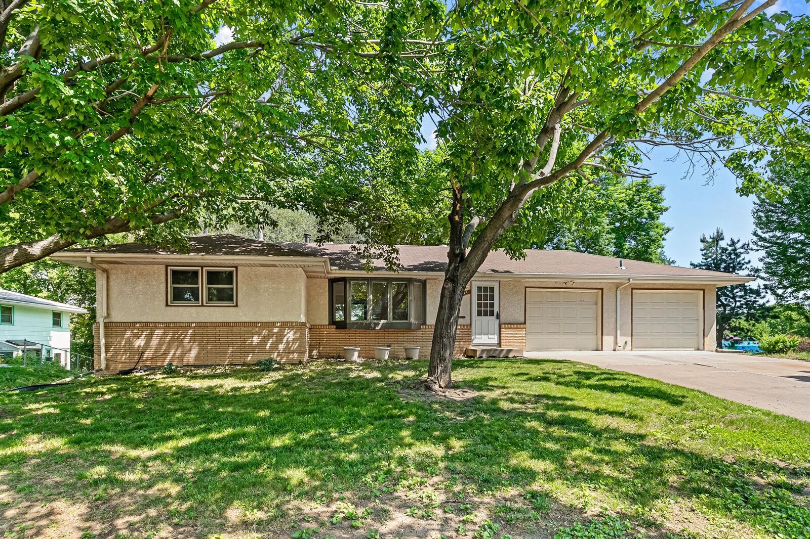 Property Photo:  685 51st Avenue NE  MN 55421 