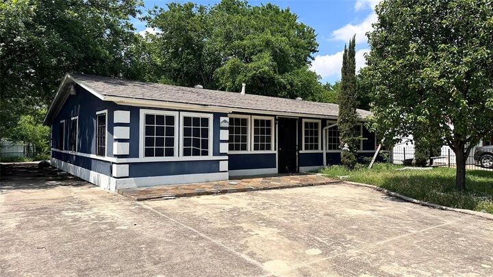 Property Photo:  141 W Brownlee Avenue  TX 75224 