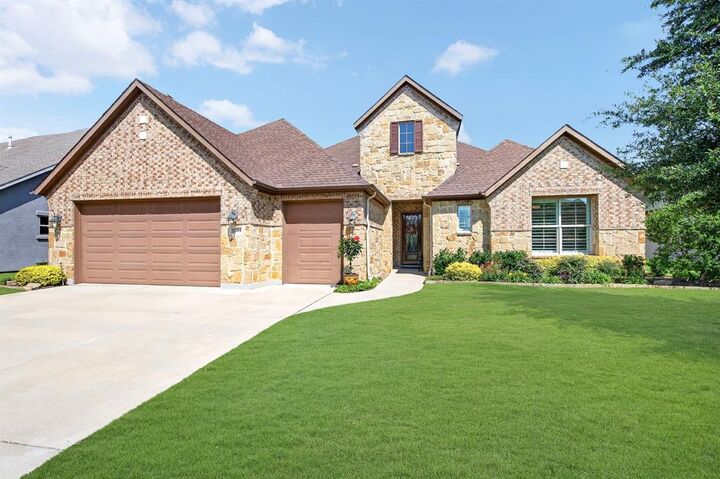 Property Photo: 12104 Willet Way TX 76207