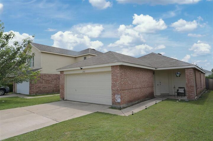 Property Photo: 6701 Waterhill Lane TX 76179