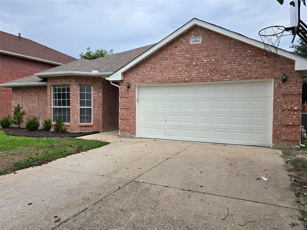 Property Photo:  1268 Topeka Drive  TX 76131 
