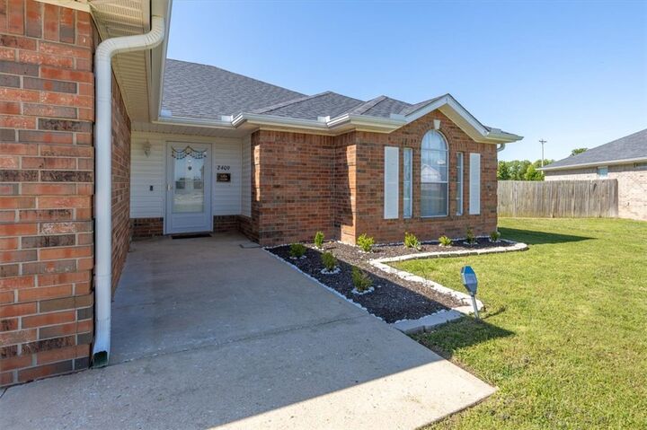 Property Photo: 2409 SW 17th Street AR 72713