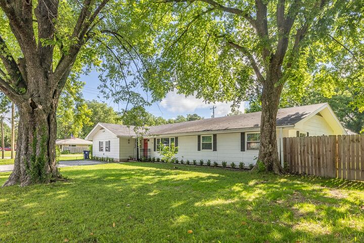 Property Photo:  203 S Neal Street  AR 72753 