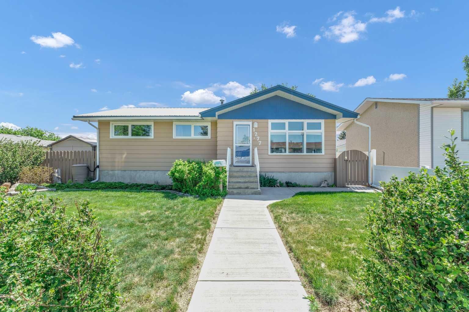 Property Photo:  1277 Crockford Crescent NW  AB T1A 7H7 