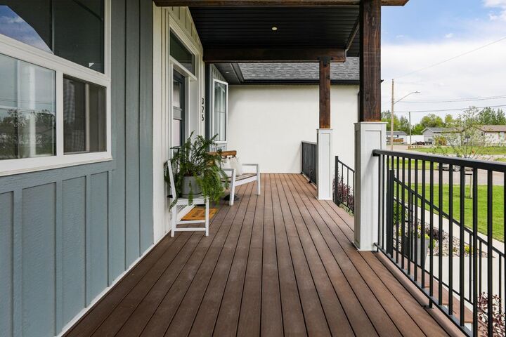 Property Photo: 325 W 1 Avenue N AB T0K 1J0