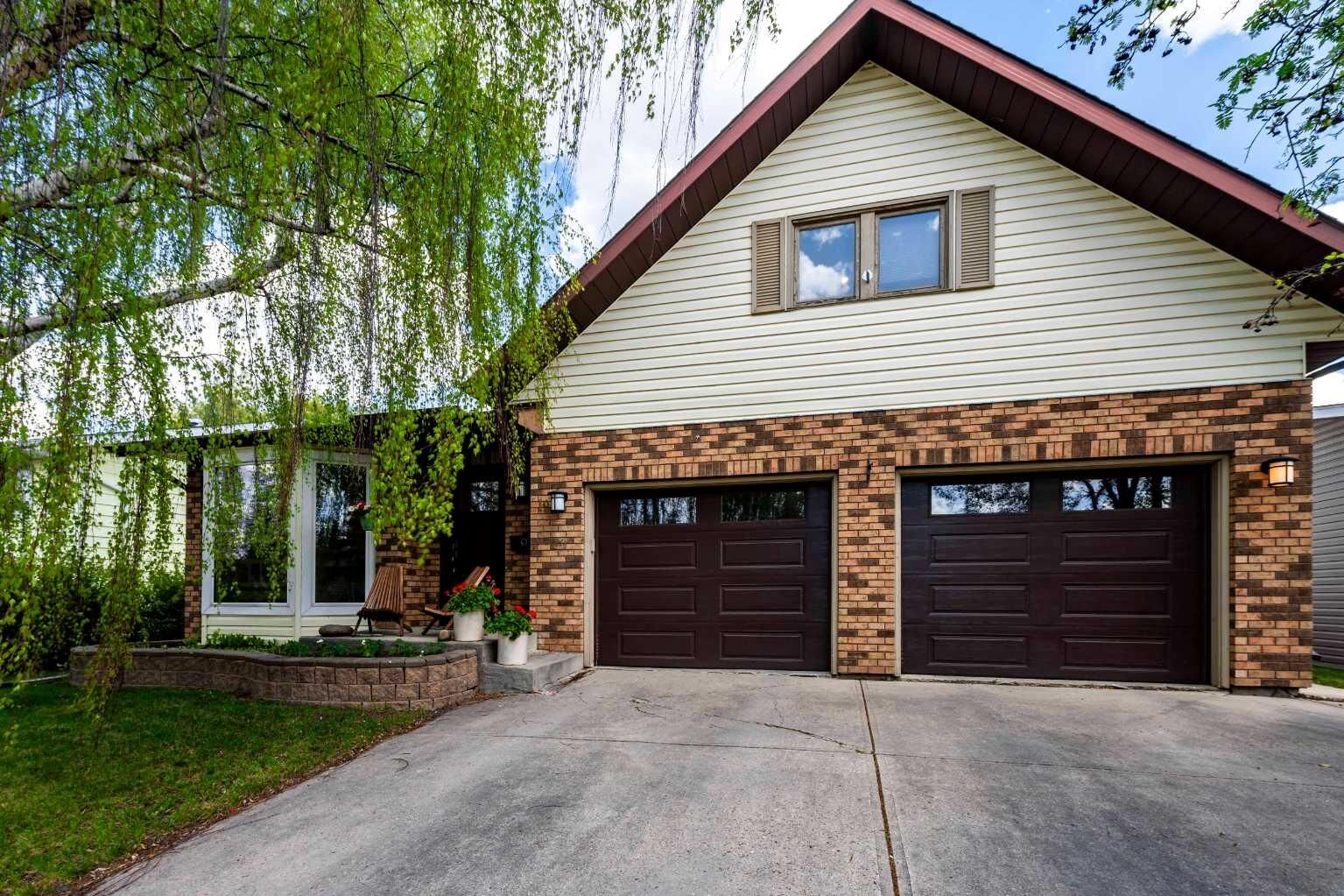 Property Photo:  19 Maxwell Avenue  AB T4R 1P3 