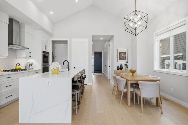 Property Photo: 408 Crestridge Common SW AB T3B 6J5