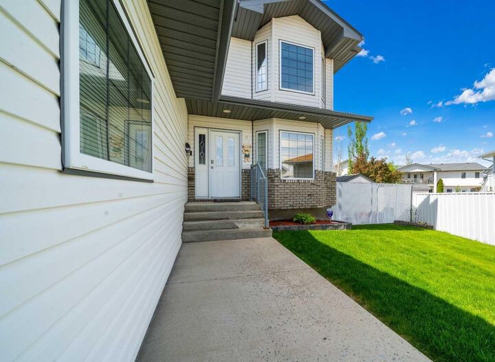 Property Photo: 79 Henderson Court NE AB T1C 1Y9