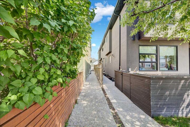 Photo de la propriété: 3712 16 Street SW 2 AB T2T 4H2