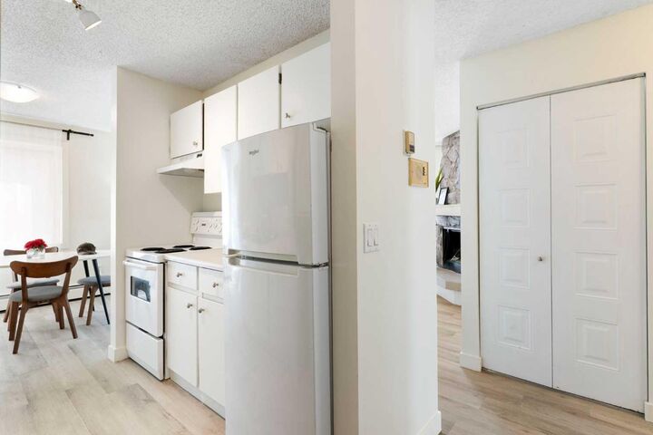 Property Photo:  2414 14A Street SW 21  AB T2T 5X3 