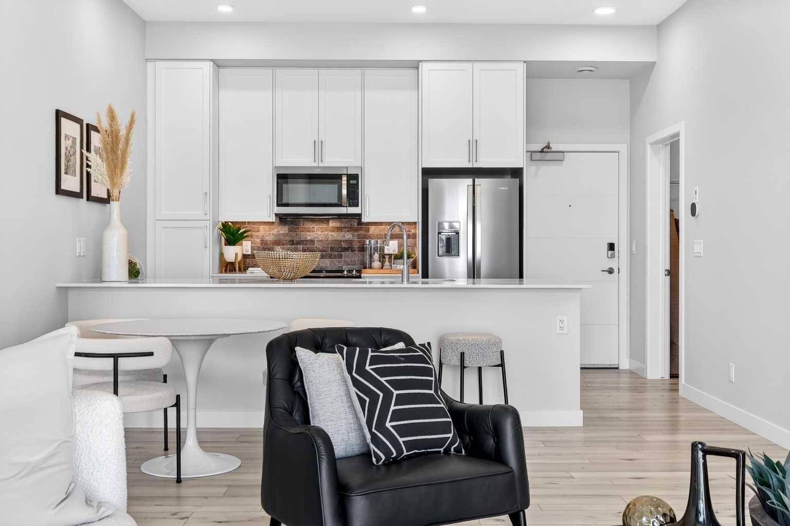 Property Photo:  255 Les Jardins Park SE 423  AB T2C 5W9 