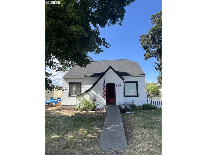 Property Photo: 135 E Broadway St WA 98620