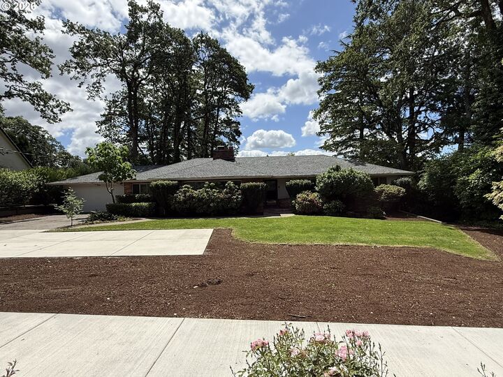 Property Photo: 3110 SE Concord Rd OR 97267