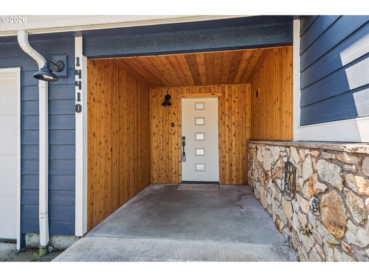 Property Photo:  14410 NE Sacramento St  OR 97230 