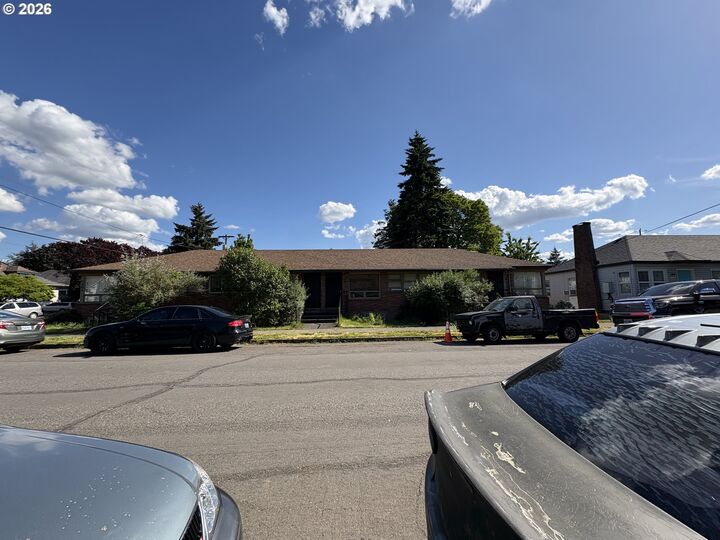 Property Photo: 1304 N Emerson St OR 97217