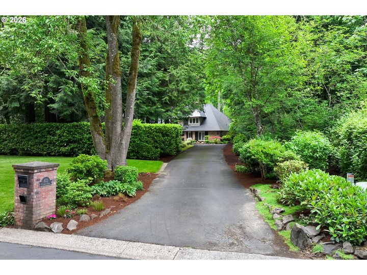 Property Photo:  653 Victoria Pl  OR 97068 