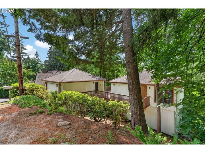 Property Photo: 4131 SW Chesapeak Ave OR 97239