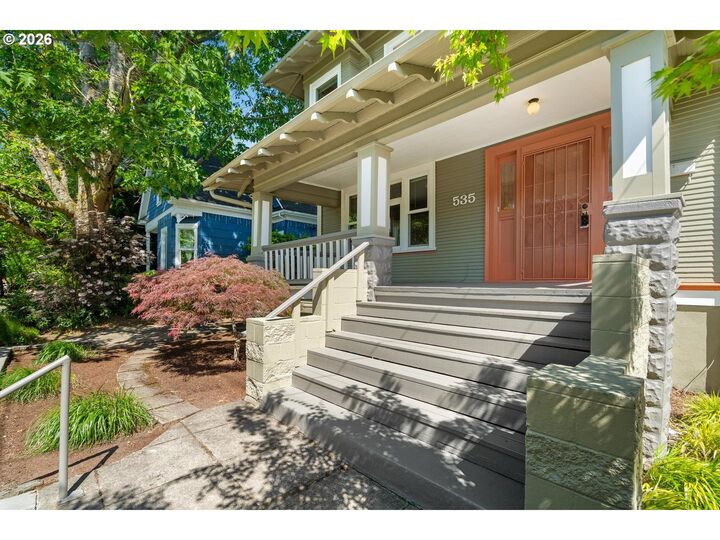 Property Photo:  535 NE Knott St  OR 97212 