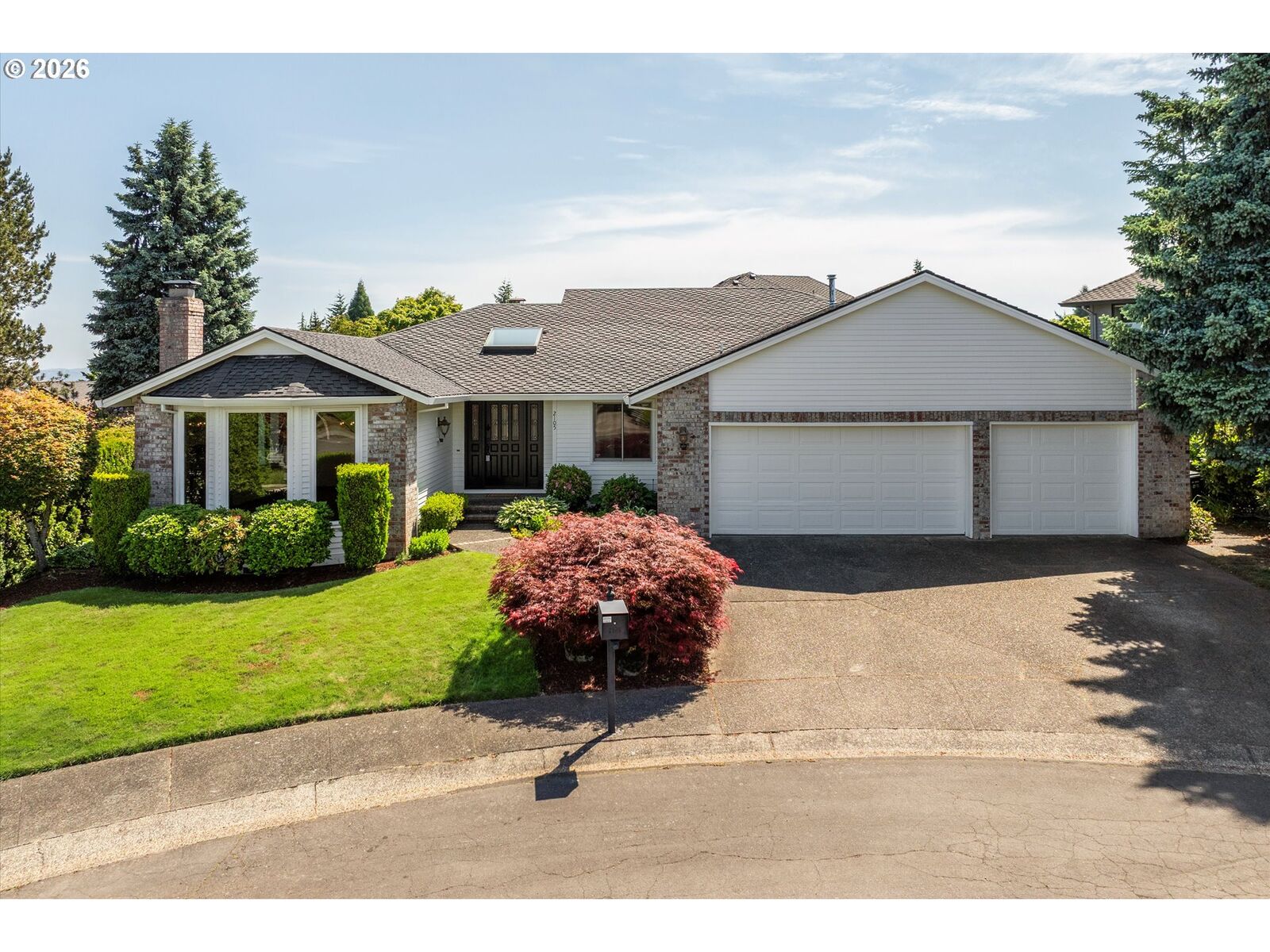 Property Photo:  2105 Bridle Way  OR 97068 