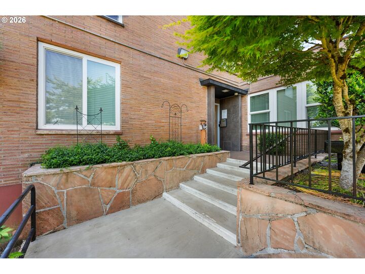 Property Photo: 1205 SW Cardinell Dr 505 OR 97201