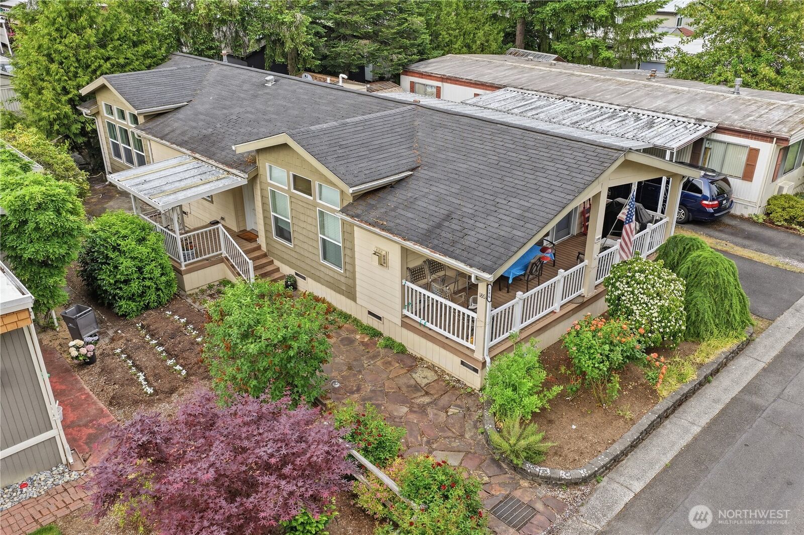 Property Photo:  18425 NE 95th Street 186  WA 98052 