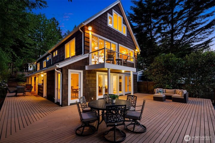 Property Photo:  2057 E Beaver Lake Drive SE  WA 98075 