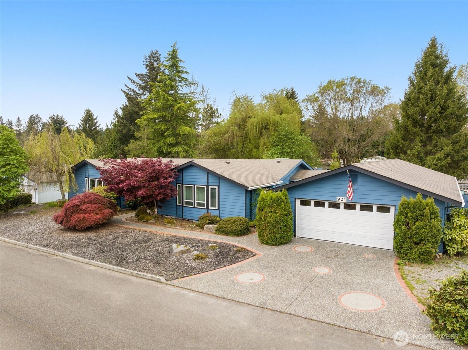 Property Photo: 921 241st Place SW WA 98021