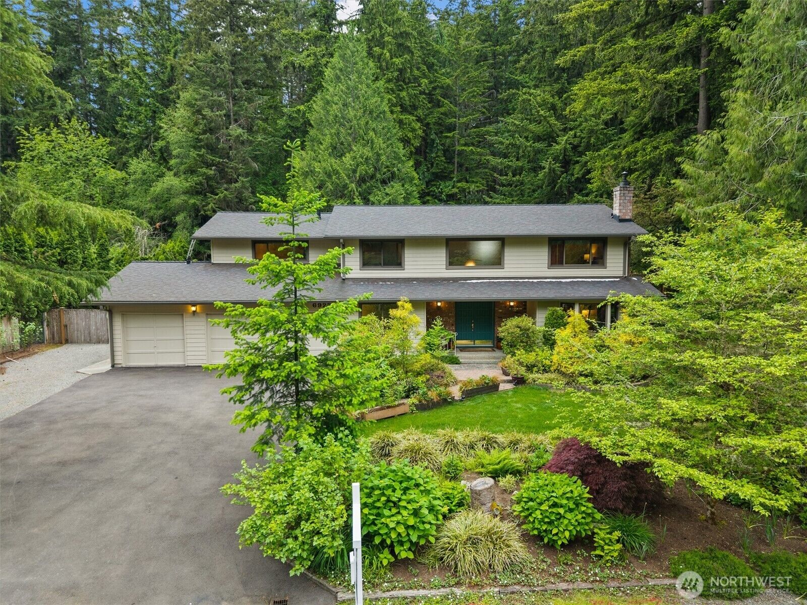 Property Photo:  6923  237th Avenue NE  WA 98053 