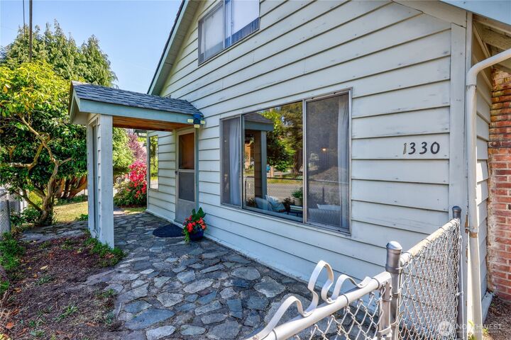Property Photo:  1330  Sheridan Street  WA 98368 