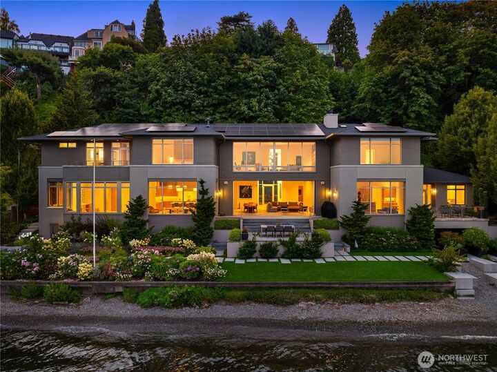 Property Photo: 4911 NE Laurelcrest Lane WA 98105