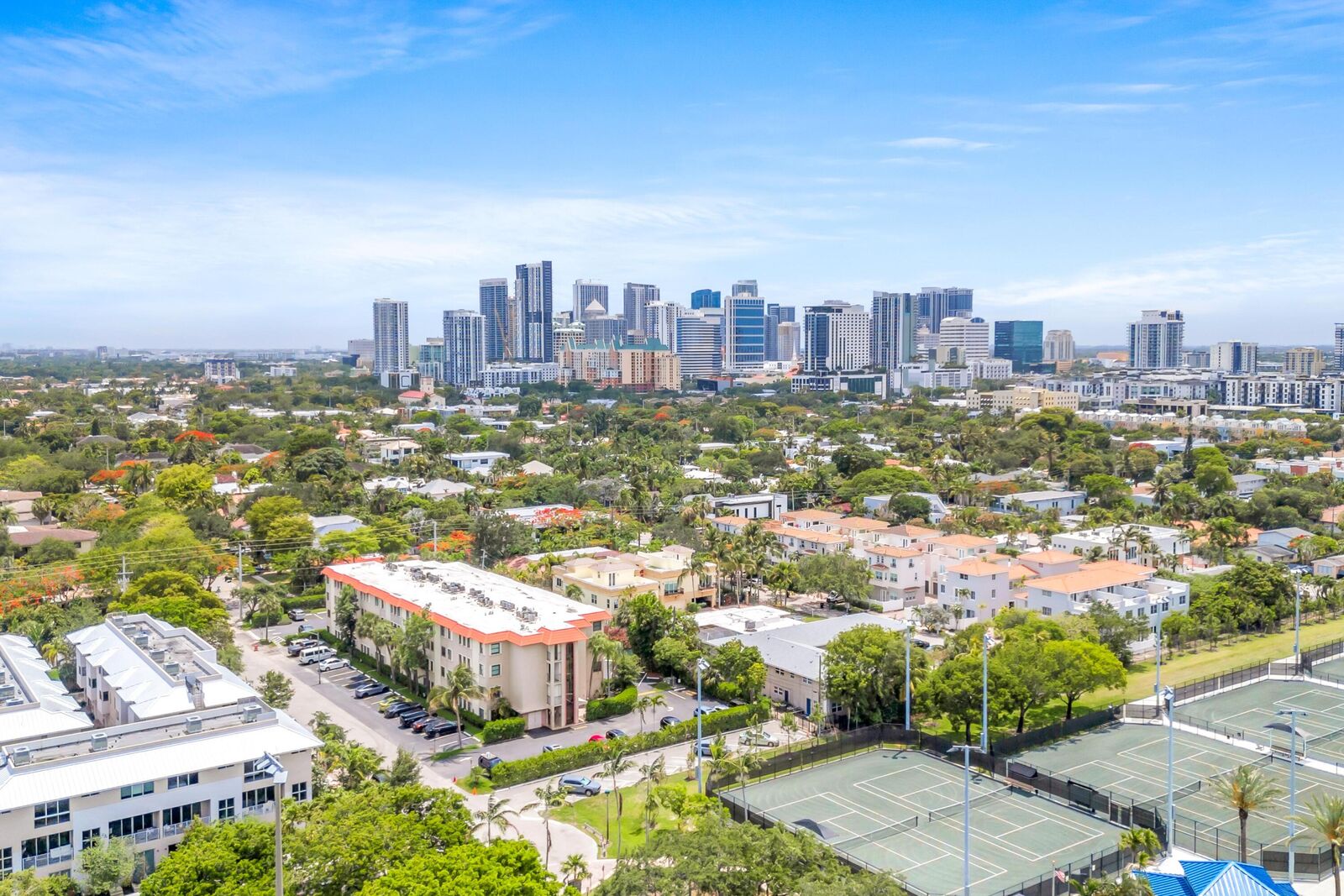 Property Photo:  615 NE 12th Avenue 312  FL 33304 