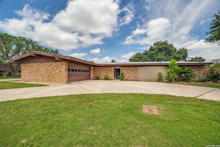 Property Photo:  206 Jay Drive  TX 78016 