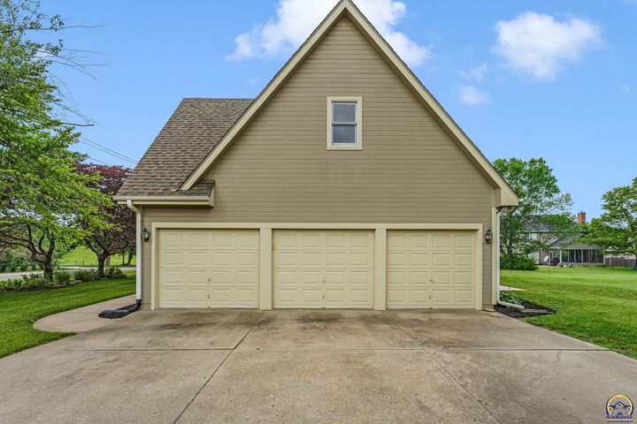 Property Photo:  7628 SW 37th St  KS 66614 