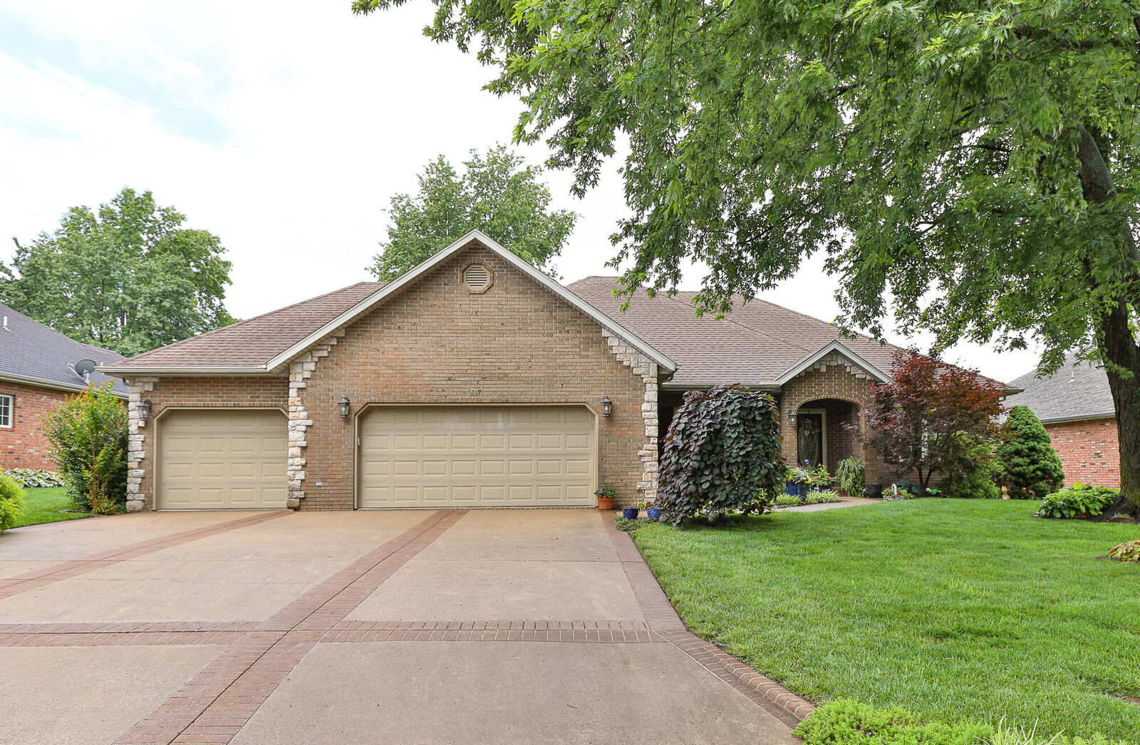 Property Photo:  607 N Persimmon Drive  MO 65714 