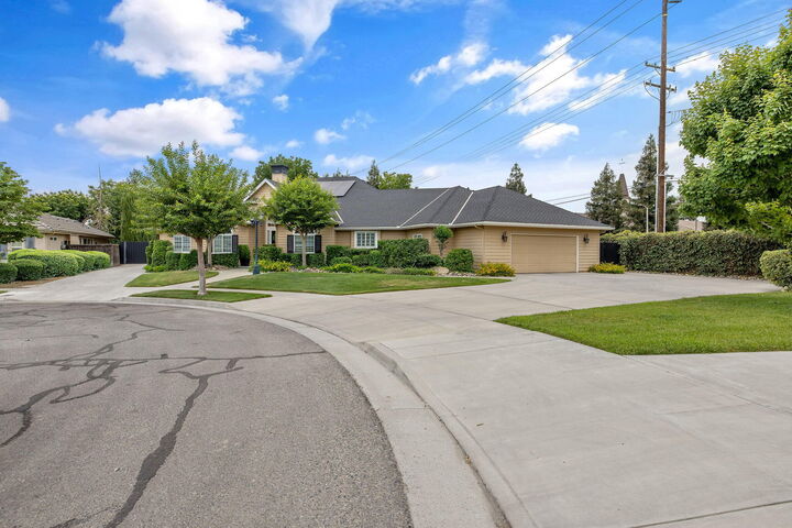 Property Photo: 2015 S El Cajon Court CA 93277