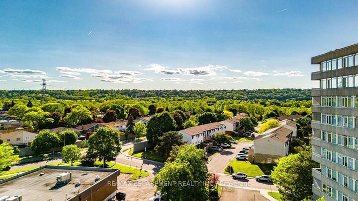 Property Photo:  40 Harrisford Street 802  ON L8K 6N1 