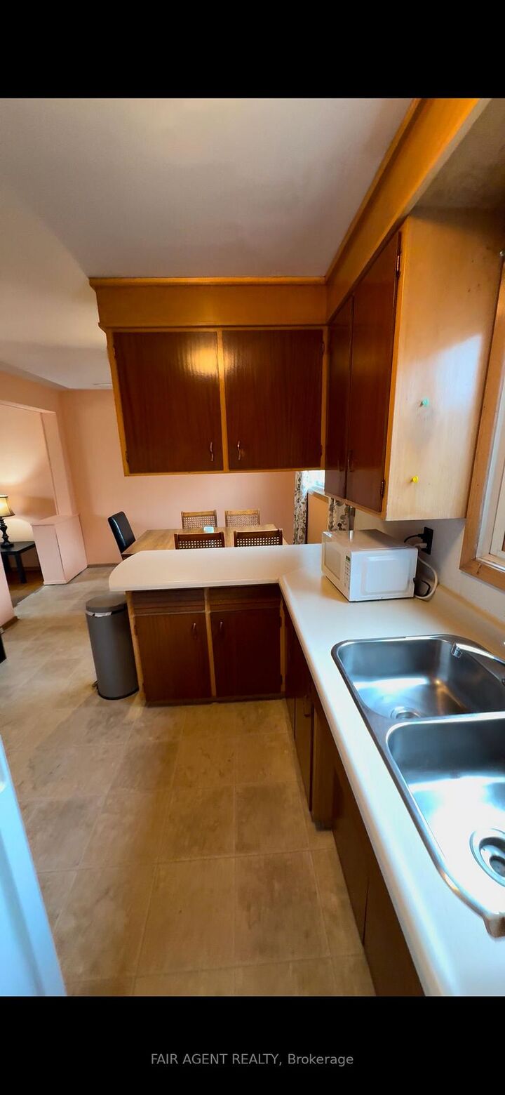 Property Photo: 175 Fourth Avenue ON N2C 1P3