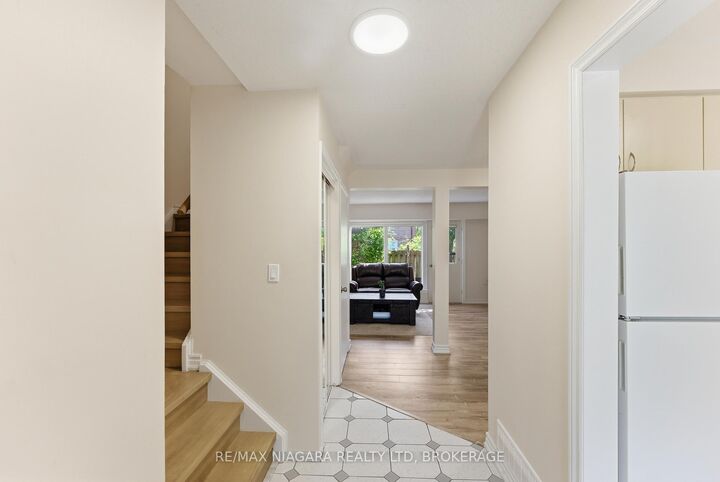 Property Photo: 1 Wootten Way S 32 ON L3P 3H7