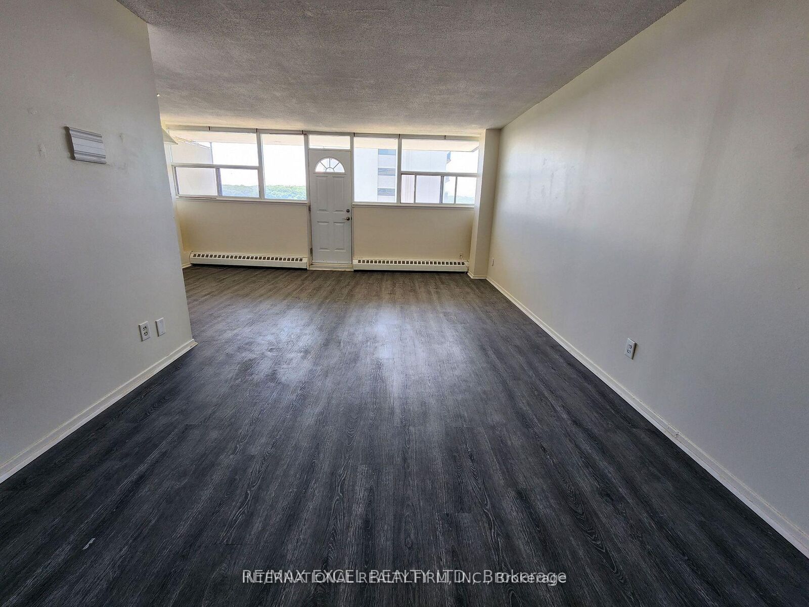 Property Photo: 215 Glenridge Avenue 1102 ON L2T 3J7