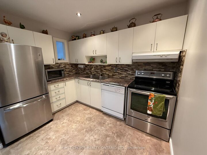 Property Photo:  6463 Colony Square 13  ON K1C 3E1 