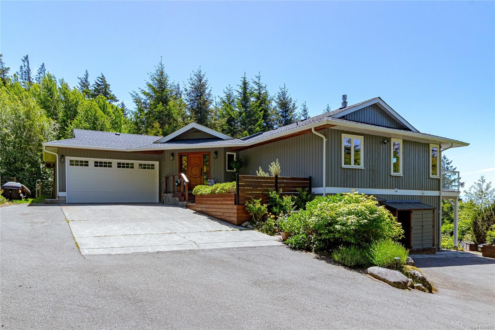 Property Photo:  4475 Otter Point Rd  BC V9Z 0K4 