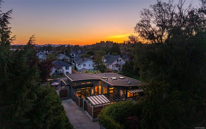 330 Irving Rd — photo 1