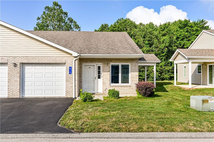 Property Photo:  515 Sunview Cir  PA 15650 