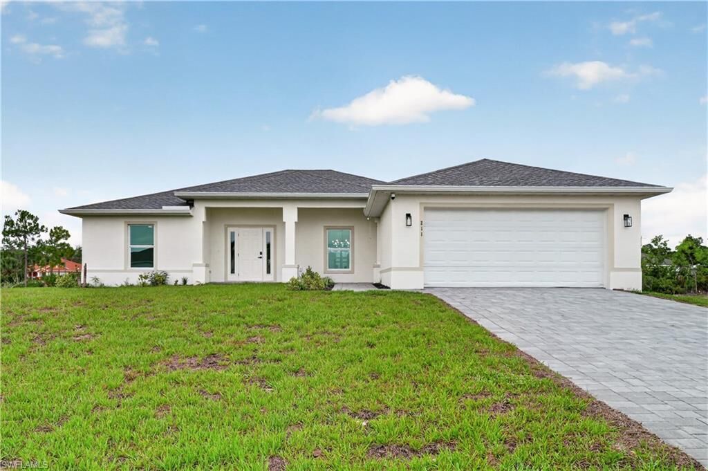 Property Photo:  211 NE 31st St  FL 33909 
