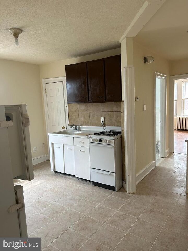 Property Photo:  446 Roselyn Street  PA 19120 