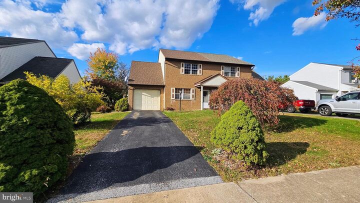 Property Photo:  1708 Condor Lane  PA 17315 